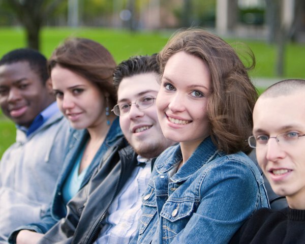 Junge Leute/Schüler lachen in die Kamera | © Ireneusz Skorupa - Ericsphotography